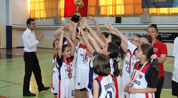 100'den fazla lisanslı sporcuya sahip