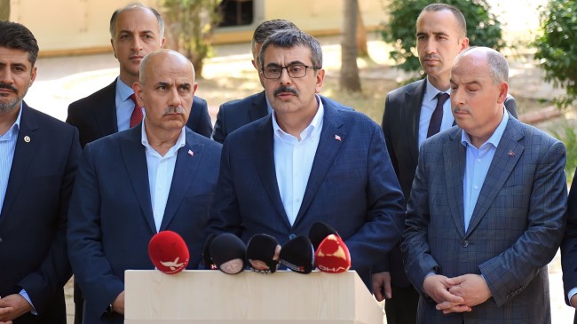 Bakan Tekin; “Deprem bölgesinde eğitim öğretim sorunsuz başlayacak”