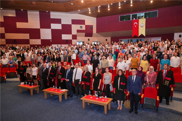 DİŞ HEKİMLİĞİ FAKÜLTESİ MEZUNİYET TÖRENİ DÜZENLENDİ