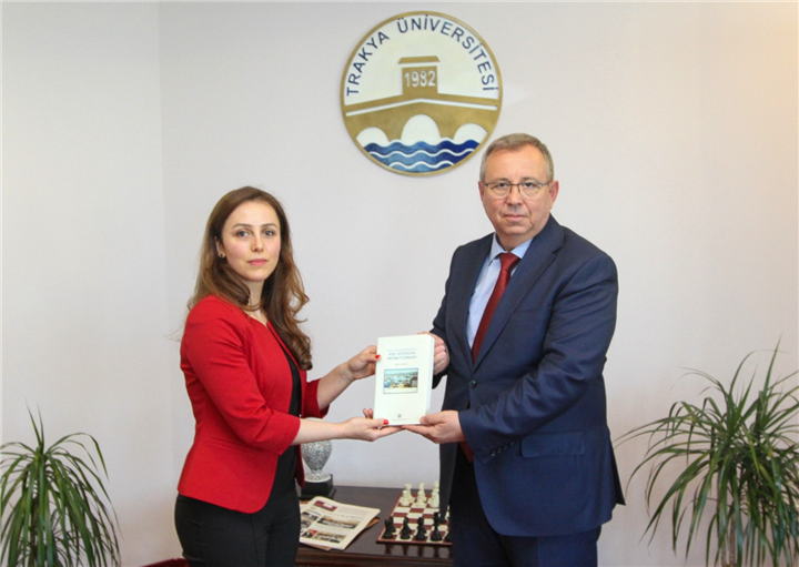 ÖĞRETİM ÜYELERİNDEN KİTAP TAKDİMİ