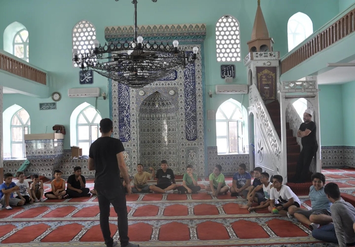 Toplumun her kesimine ulaşıyorlar