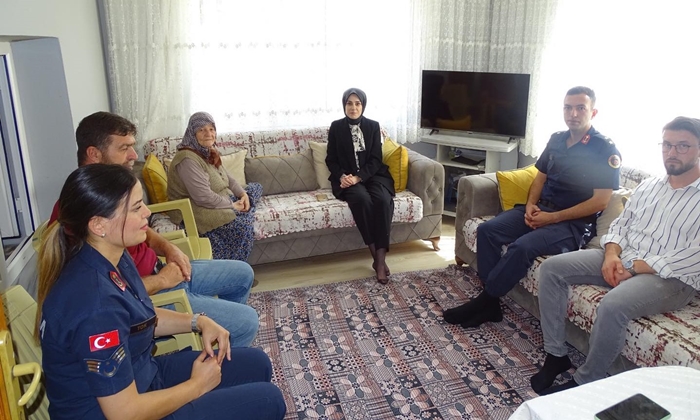 Kaymakam Büyükkılıç’tan şehadet yıl dönümünde şehit Karataş’ın ailesine ziyaret