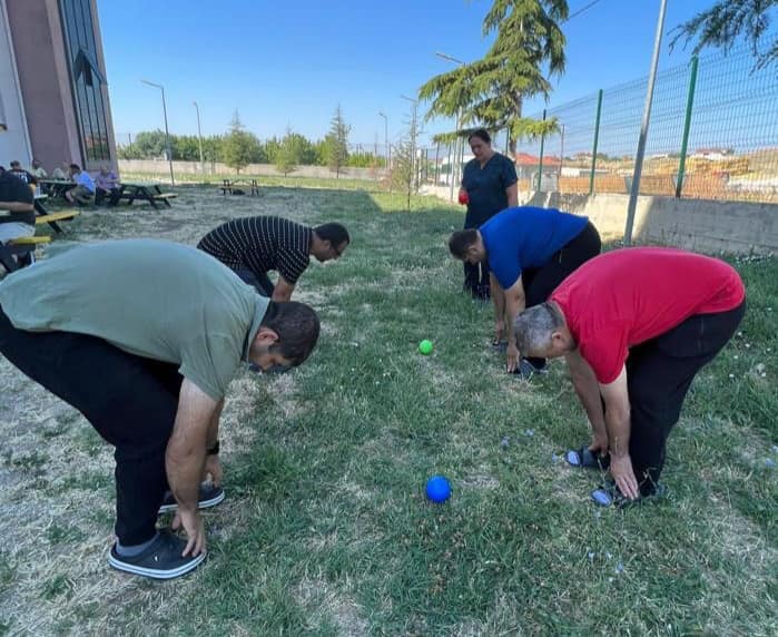 Özel gereksinimli bireyler sportif faaliyetlerine devam ediyorlar