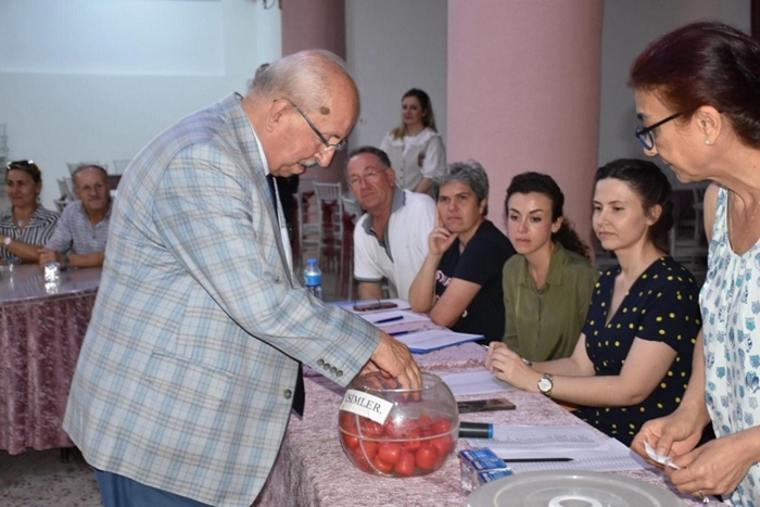 Tekirdağ Büyükşehir Belediyesi hak sahiplerine tapu dağıttı