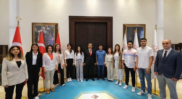 Vali Ekici staja başlayan öğrencileri ile bir araya geldi