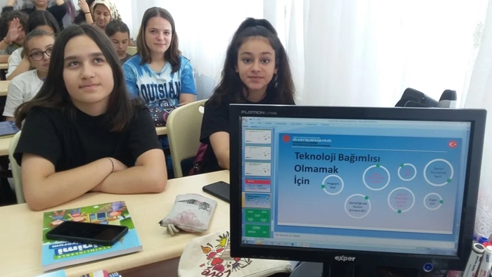 Seminerler devam ediyor