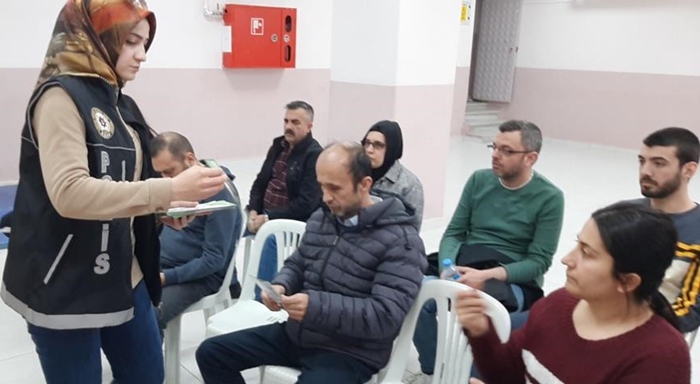 Emniyetten 52 Okulda Bin 251 Katılımcıya Eğitim