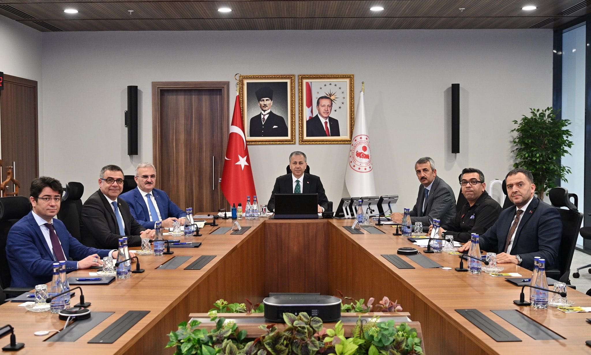Vali  Birol Ekici, İçişleri Bakanı Ali Yerlikaya Başkanlığında Video Konferans Yöntemiyle Gerçekleştirilen Toplantıya Katıldı