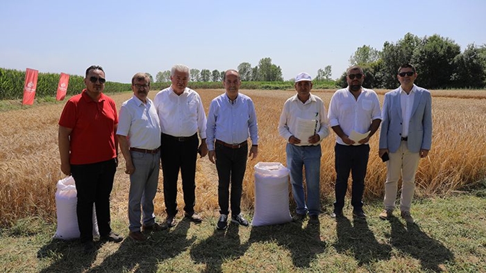 Cumhuriyet Çiftliği'nde Hasat Gerçekleştirildi
