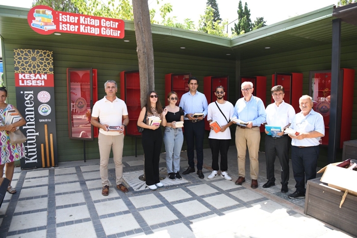 Keşan Lisesi Sokak Kütüphanesine 1000 adet kitap