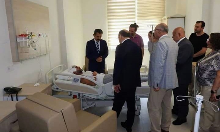 Vali’den iş kazası geçiren işçiye geçmiş olsun ziyareti