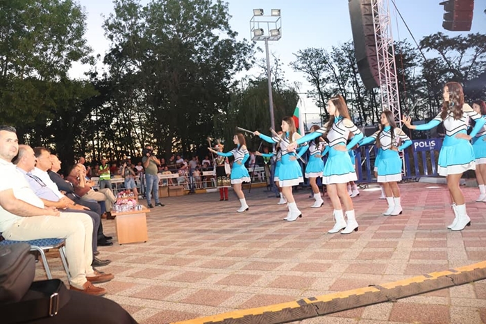 Festival, yurt dışından gelen Halk Oyunları ekipleriyle renklendi