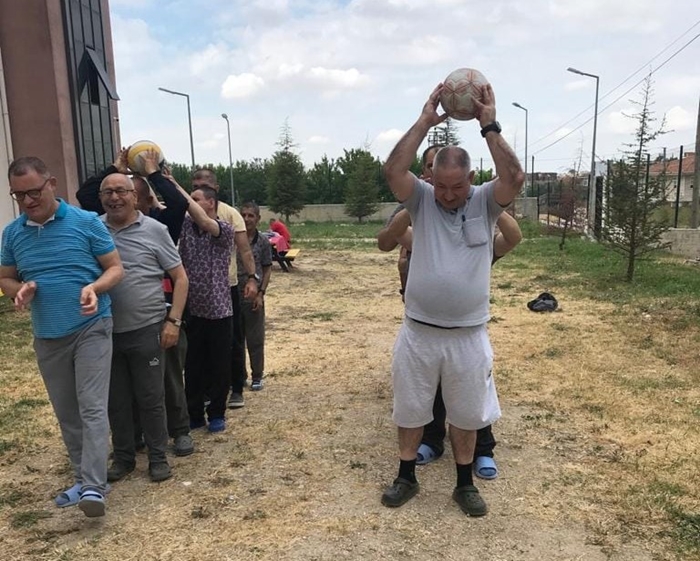 Hem eğleniyorlar hem spor yapıyorlar