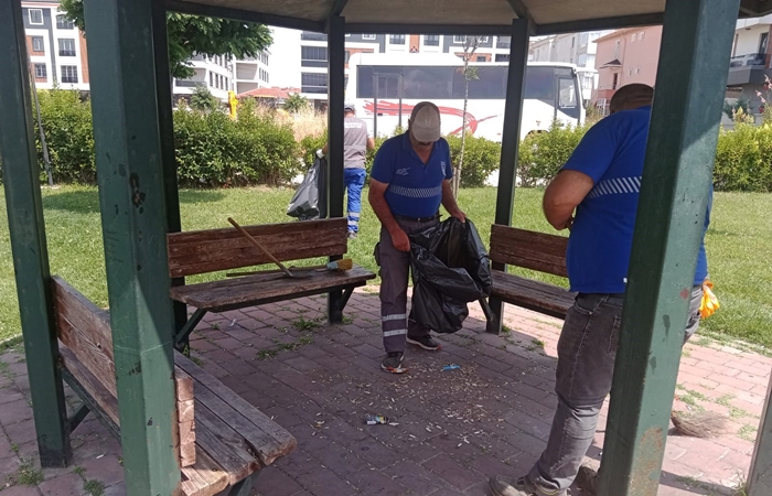 “Çöplerimizi çöp kutularına atalım, atmayanları uyaralım”