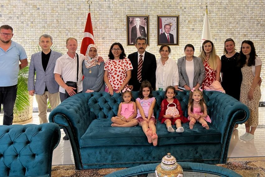 Vali Ekici koruyucu aileler ile bayramlaştı