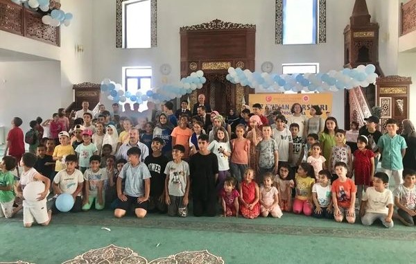 Şenlik havasında Kur'an Kursu'nun açılışı