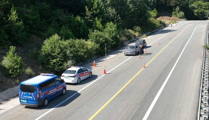 Trafik Jandarmasından Havadan Drone ile Trafik Denetimi