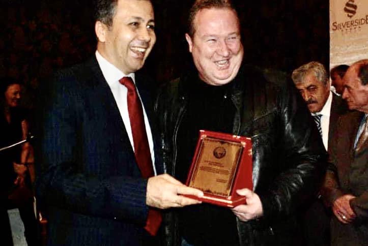“BASIN KARTLARINI BİLMEYEN POLİSİ AYAKTA UYUTUYORLAR”