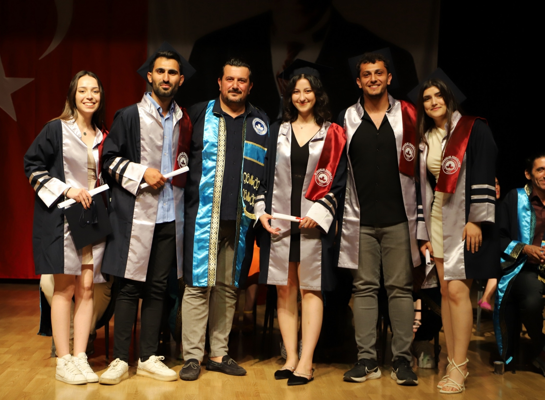 Mimarlık Fakültesinde Mezuniyet Coşkusu