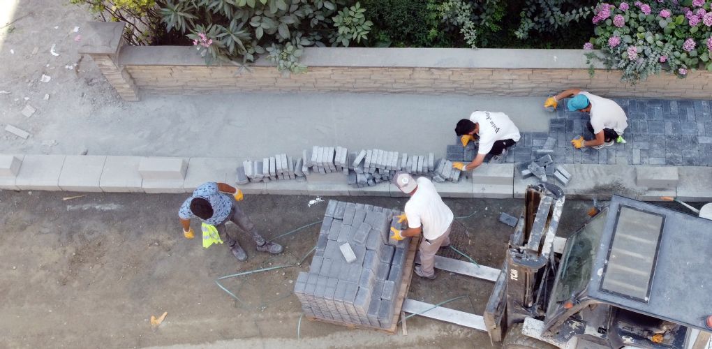 Çorlu BelediyesiKilit Taşı ve Kaldırım Çalışmalarını Sürdürüyor