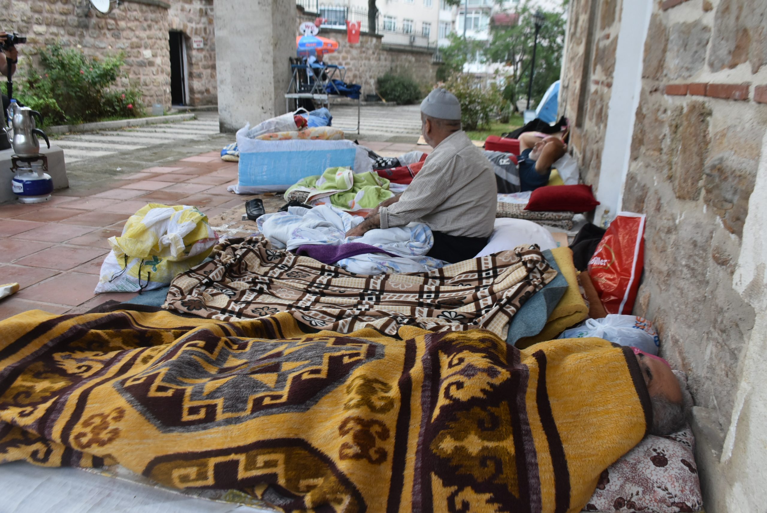 Kırkpınar'a Geldiler Cami Bahçesinde Yattılar