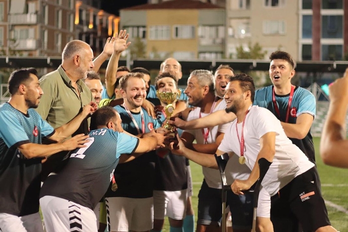 Kurumlar Arası Futbol Turnuvası'nda Zafer Kırklareli Eğitim ve Araştırma Hastanesinin