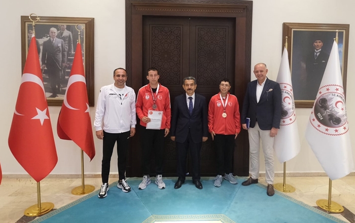 Şampiyon özel sporculardan Vali Ekici’ye ziyaret