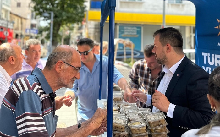 AK Parti’den Vatandaşlara Aşure İkramı
