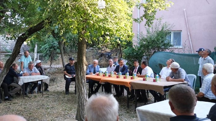 Vali Ekici, Soğucak Köyü'nü Ziyaret Etti ve Köy Halkıyla Buluştu