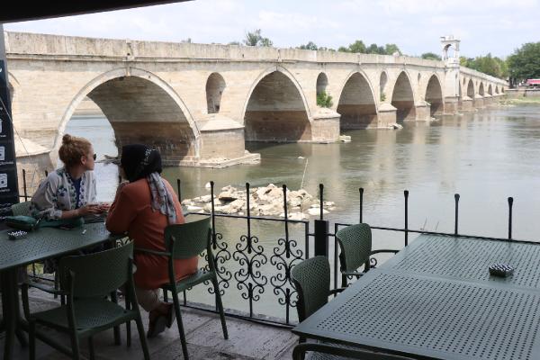 Meriç Nehri'nin debisi düşünce tarihi köprünün ayakları ortaya çıktı