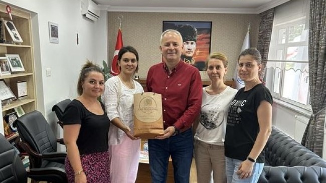 Üreten Kadınlar Kooperatifi Üyelerini Makamında Ağırladı