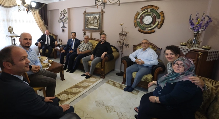 Vali Ekici’den hayırsever aileye ziyaret