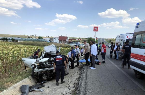 Edirne'de otomobilin traktöre çarptığı kaza kamerada; 1 polis öldü, 2'si polis 5 yaralı