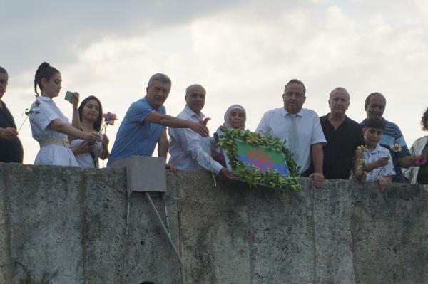 Auschwitz Kampı'nda öldürülen Romanlar için Meriç Nehri'ne çiçek bırakıldı