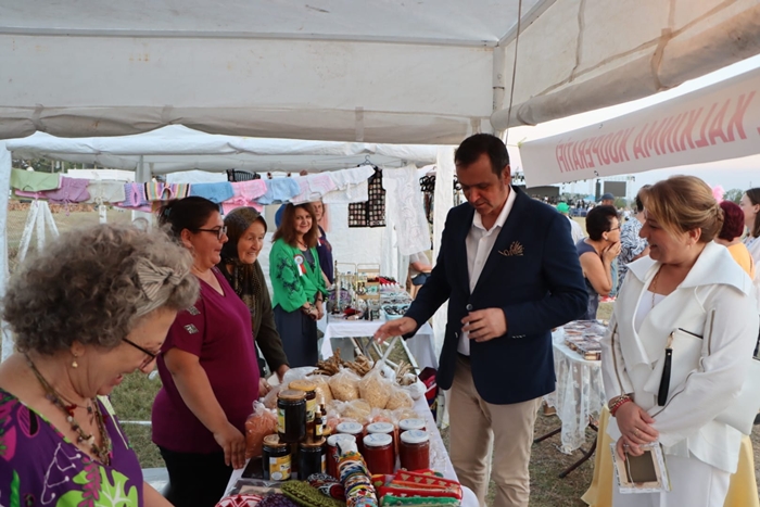 Vize Belediye Başkanı Ercan Özalp, Stantları Ziyaret Etti