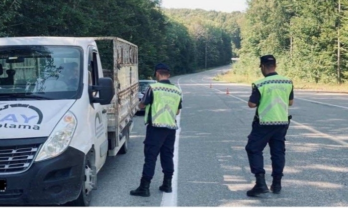 Jandarmadan Trafik Denetimi ve Bilgilendirme Atağı: Güvenliğiniz İçin El Ele