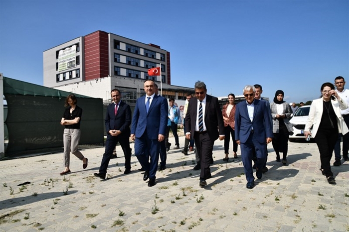 Vali Soytürk’ten Yapımı Devam Eden Hastaneye Ziyaret