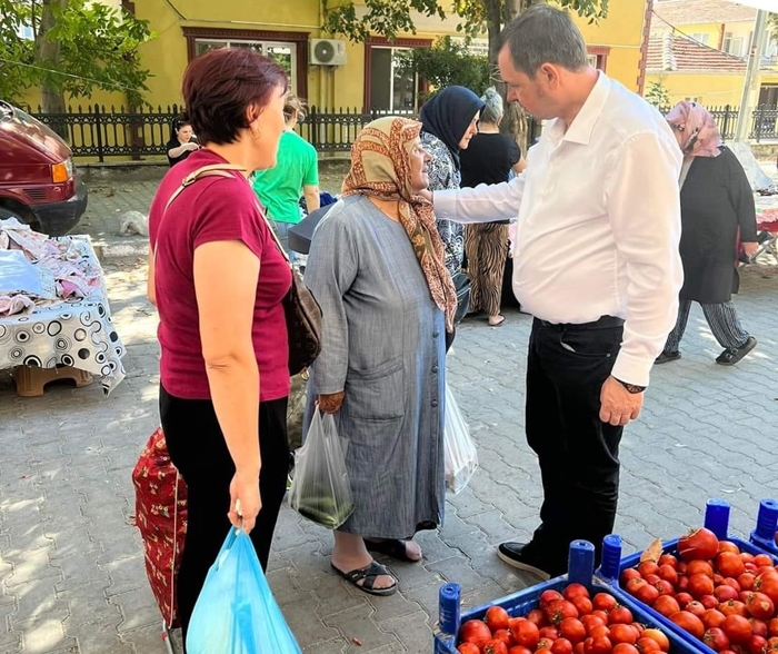 Başkan Özalp, Giyim Pazarında Esnaf ve Halkla Buluştu