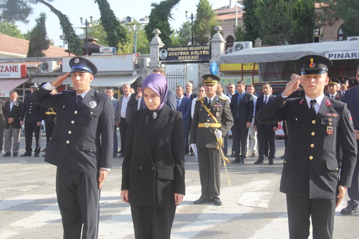 Pınarhisar’da 30 Ağustos Zafer Bayramı’nda Atatürk Anıtına Çelenk sunuldu