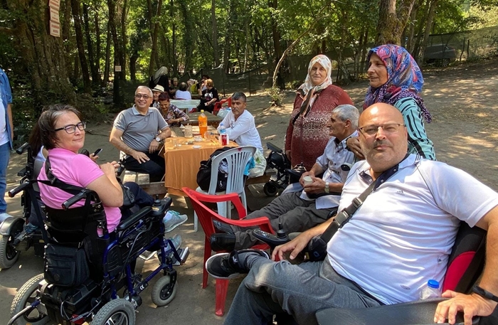 Engelli Bireyler ve Dernek Üyeleri Piknikte Buluştu