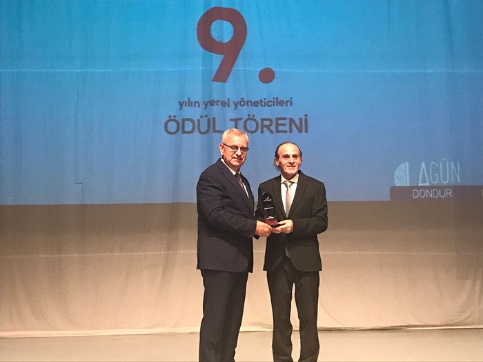 Başkan Helvacıoğlu ödülü Kayseri’de aldı