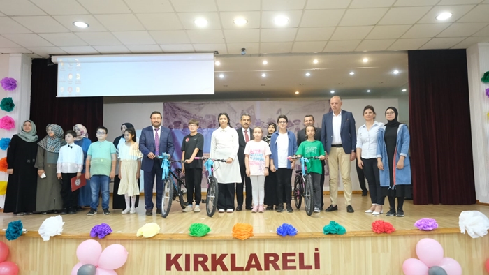 Vali Ekici Yaz Kur'an Kursları Kapanış Programı'na katıldı