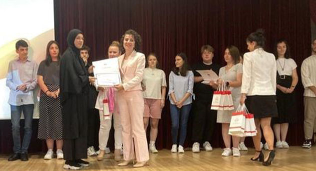 YKS’de Başarı Gösteren Vizeli Öğrenciye Ödül
