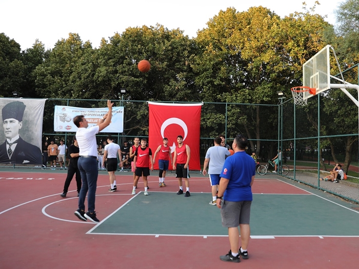 Dereceye Giren Takımlara Ödülleri Verildi