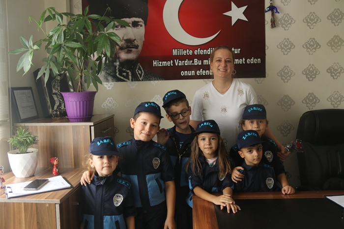 Ergene’de Zabıta Haftasında Esnafa Çiçek