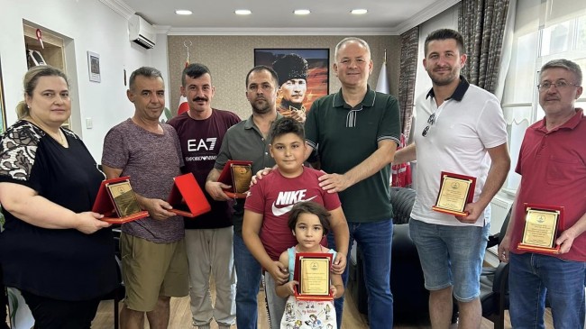 Başkan Türker’den Esnafa Teşekkür Plaketi