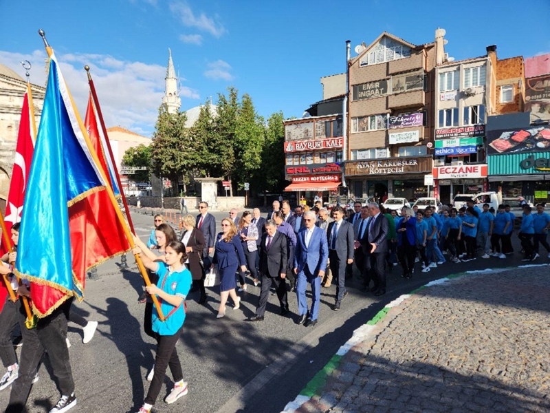 Kırklareli’nde İlköğretim Haftası Kutlamaları Özgürlük ve Bilgi İçin Atılan Adımlarla Başladı