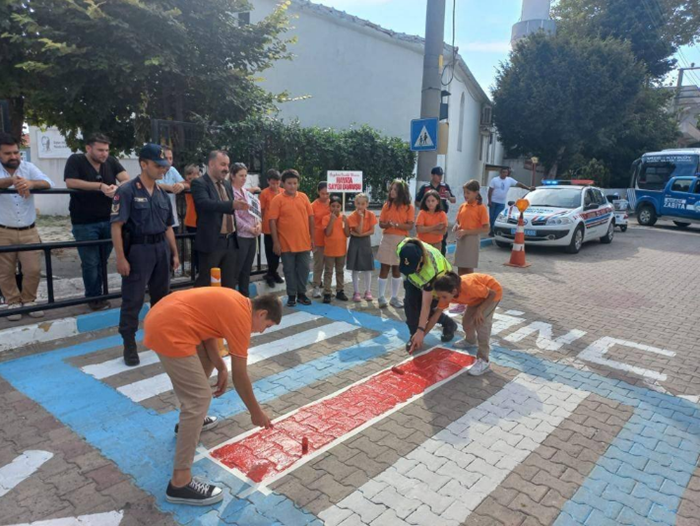 Trafik Jandarması Okul Servisleri ve Yaya Geçitleri Denetiminde