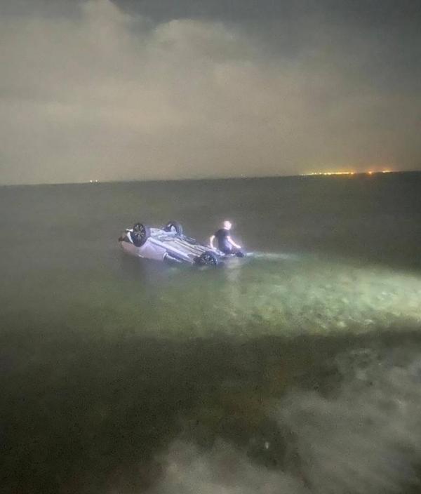 Denize uçan otomobilde hayatını kaybeden lise müdürünün ailesinden 'eşi öldürdü' iddiası