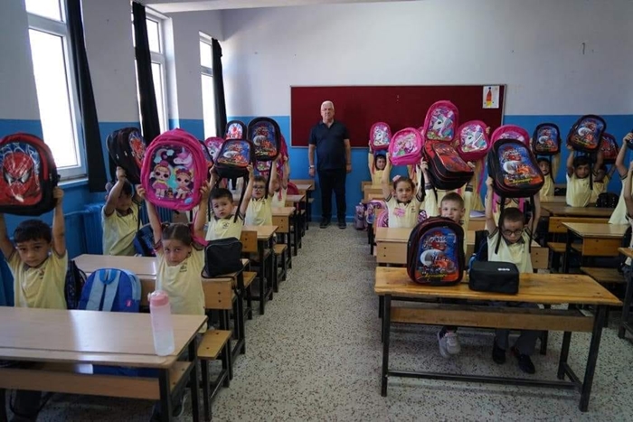Belediyeden Öğrencilere Çanta ve Kırtasiye Malzemesi